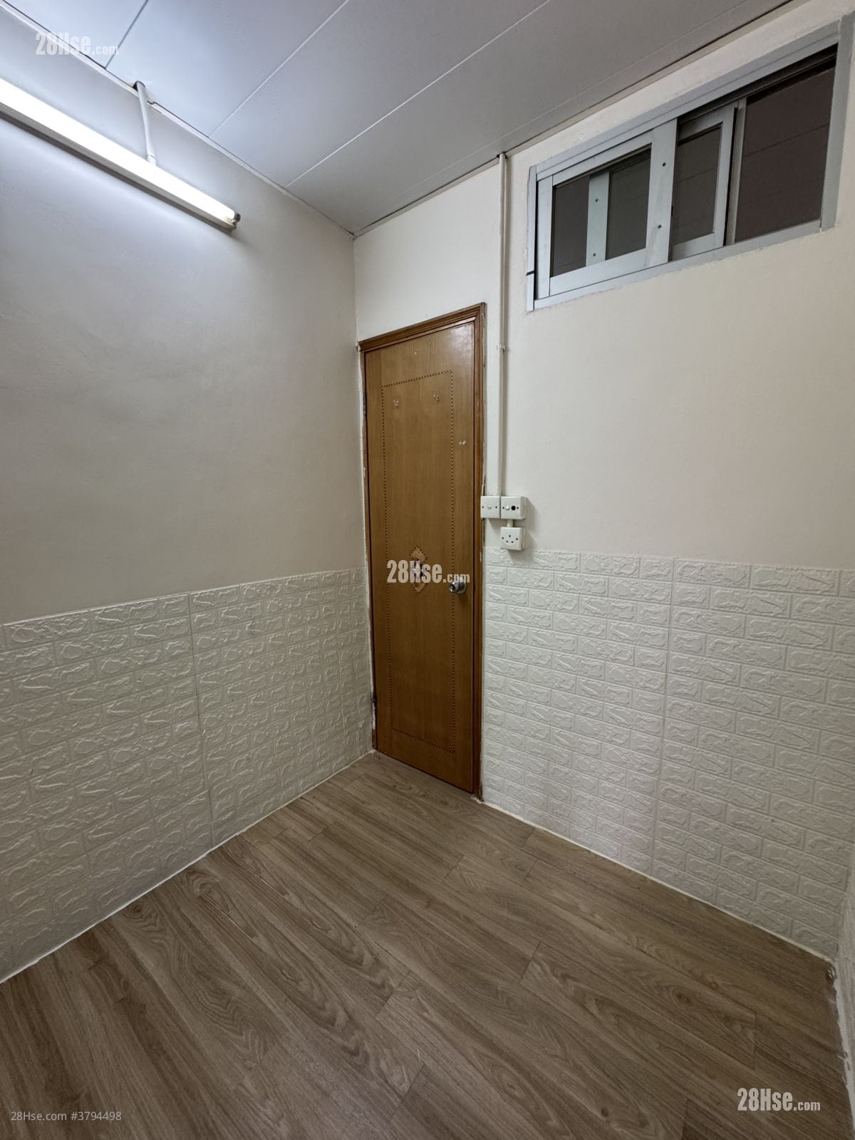 千岁大厦 租盘 220 平方尺