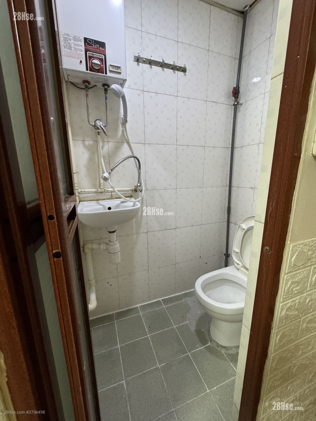 千岁大厦 租盘 220 平方尺