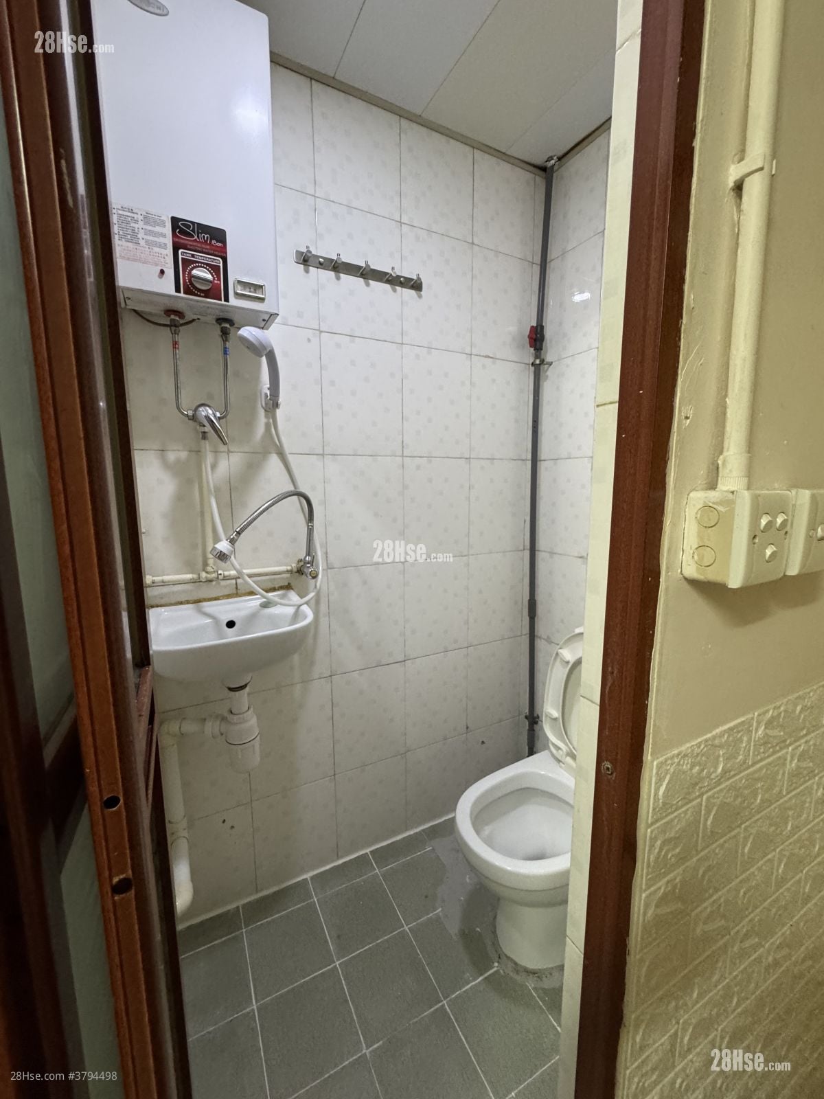 千岁大厦 租盘 220 平方尺