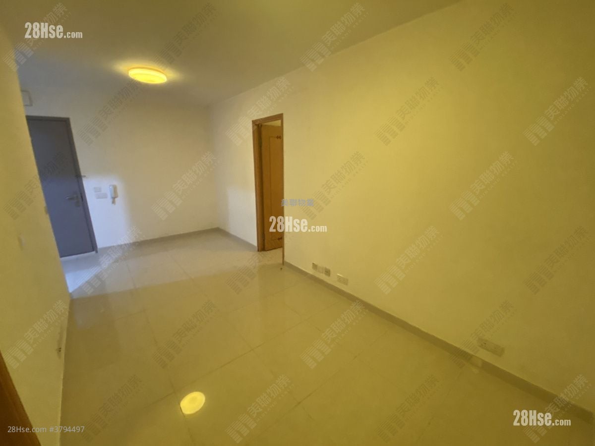 kitchen: Wang Yip Street Sell 2 Bedrooms , 1 Bathroom 435 ft²