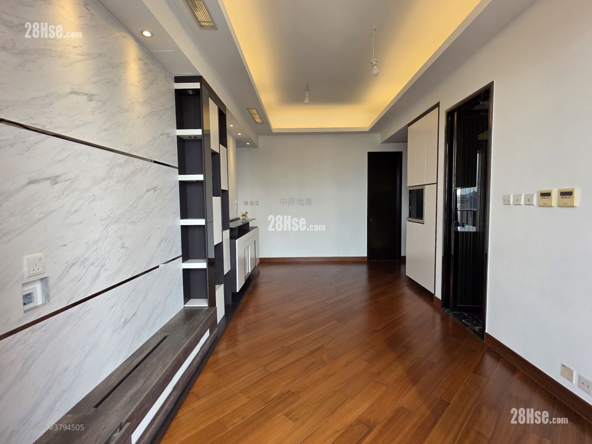 Ultima Sell 902 ft²