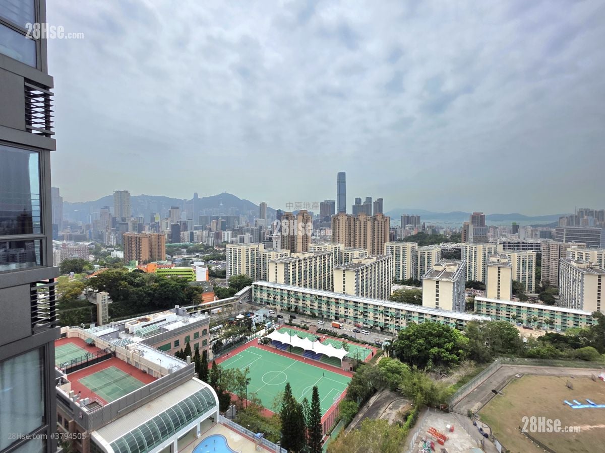 Ultima Sell 902 ft²