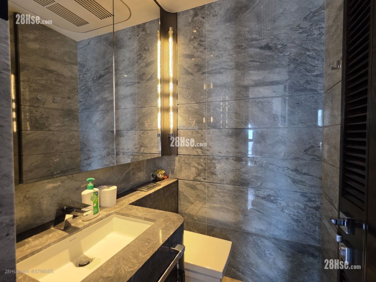 Ultima Sell 902 ft²