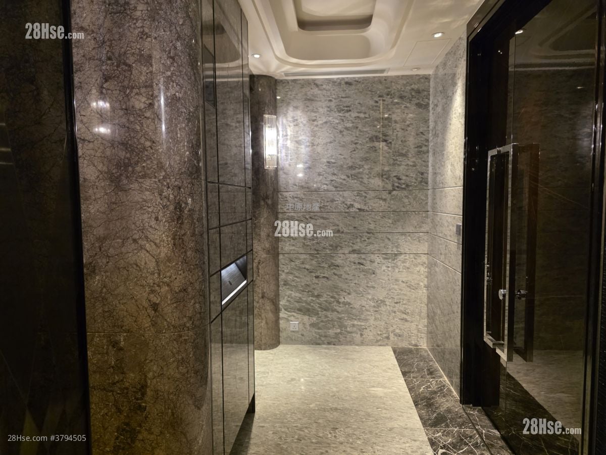 Ultima Sell 902 ft²