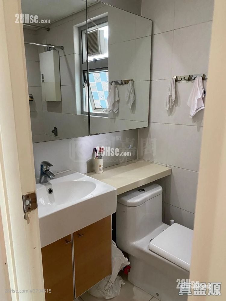 Metro Harbour View Rental 511 ft²