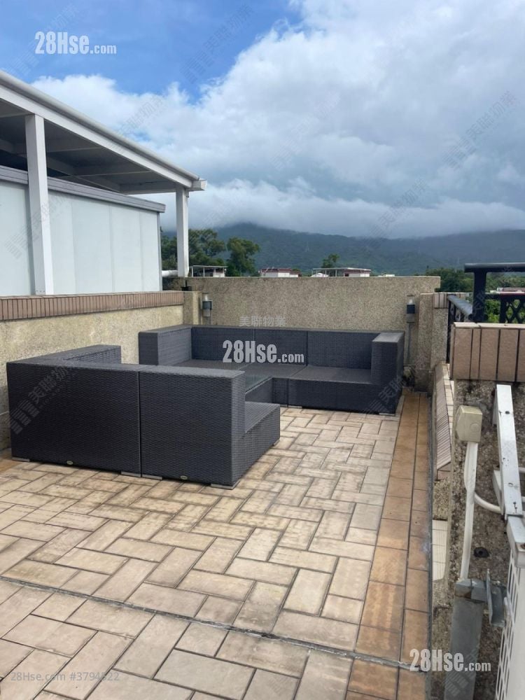 rooftoop: Seasons Monarch Sell 4 Bedrooms , 2 Bathrooms 930 ft²