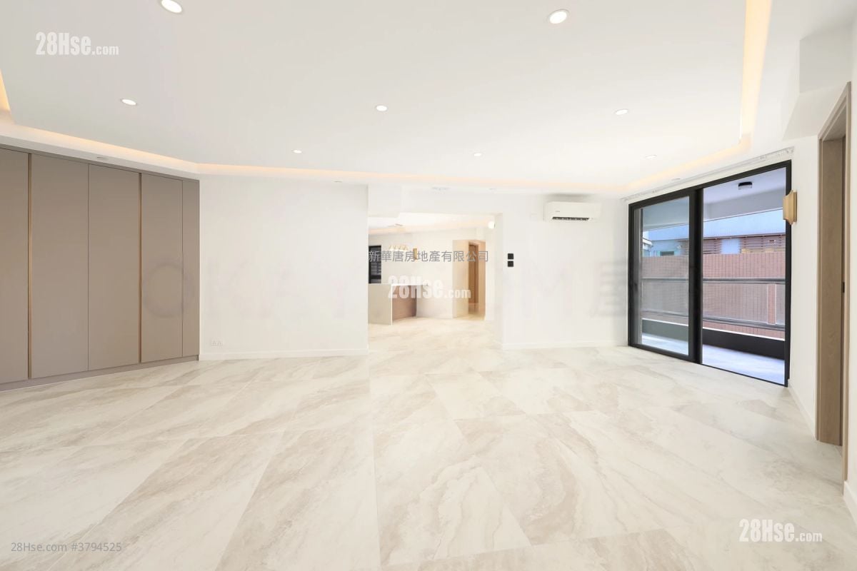 Albron Court Rental 3 Bedrooms , 2 Bathrooms 1,367 ft²