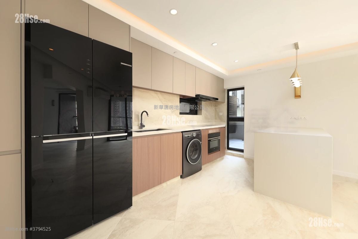 Albron Court Rental 3 Bedrooms , 2 Bathrooms 1,367 ft²