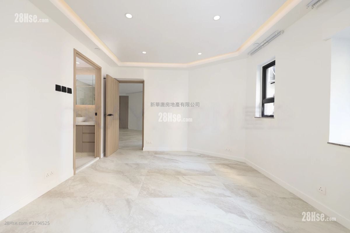 Albron Court Rental 3 Bedrooms , 2 Bathrooms 1,367 ft²