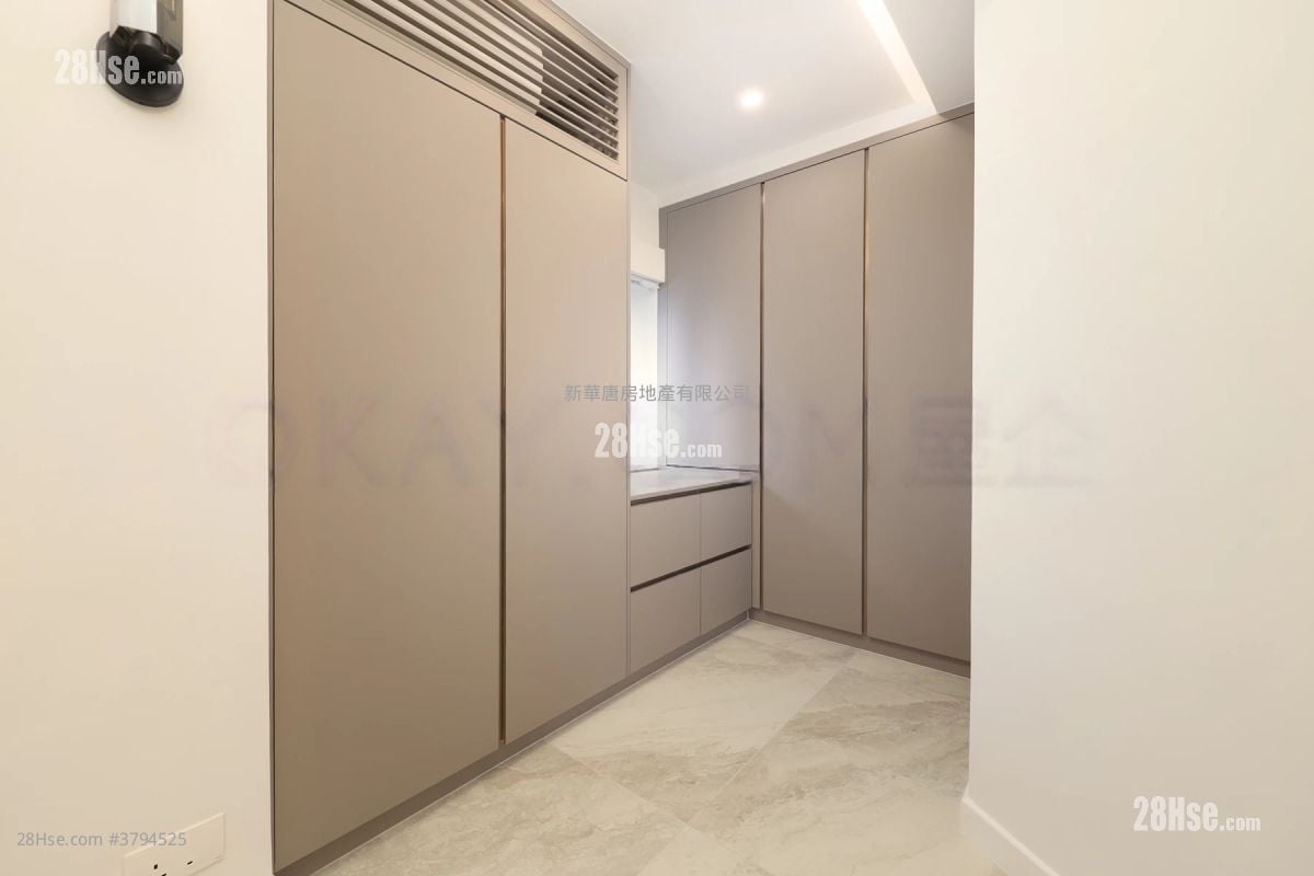 Albron Court Rental 3 Bedrooms , 2 Bathrooms 1,367 ft²