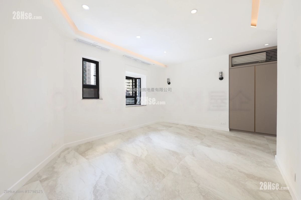 Albron Court Rental 3 Bedrooms , 2 Bathrooms 1,367 ft²