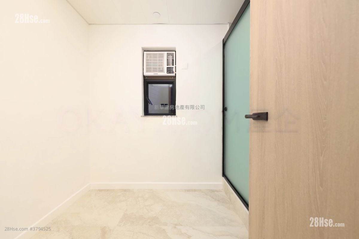 Albron Court Rental 3 Bedrooms , 2 Bathrooms 1,367 ft²