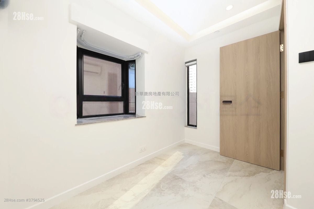 Albron Court Rental 3 Bedrooms , 2 Bathrooms 1,367 ft²