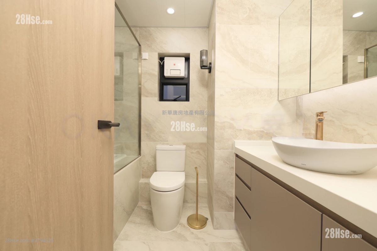 Albron Court Rental 3 Bedrooms , 2 Bathrooms 1,367 ft²