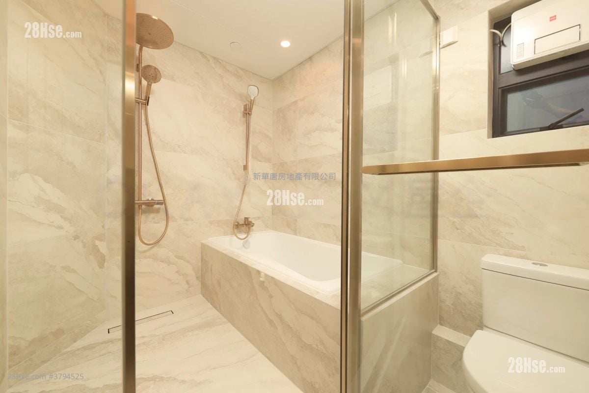 Albron Court Rental 3 Bedrooms , 2 Bathrooms 1,367 ft²