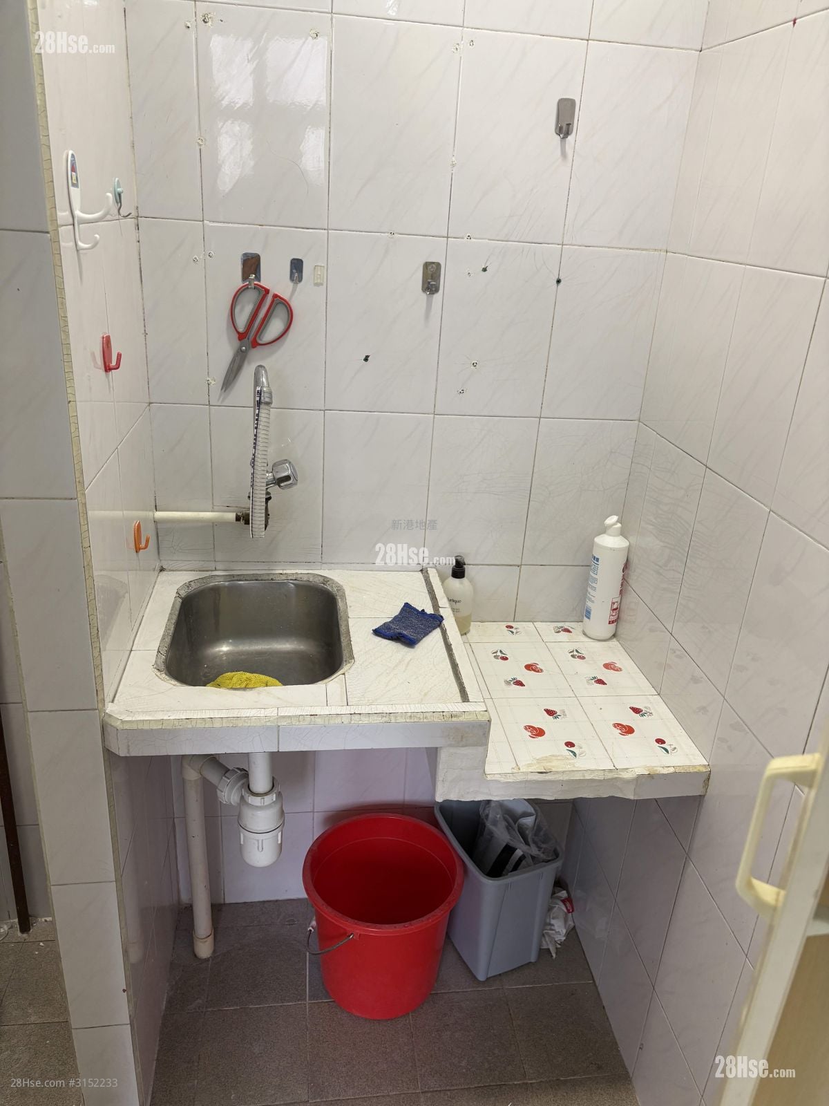 唐楼 租盘 1 房 , 1 浴室 300 平方尺