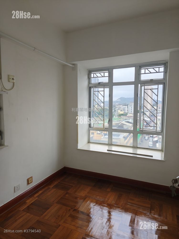 Lung Fung Garden Rental 326 ft²