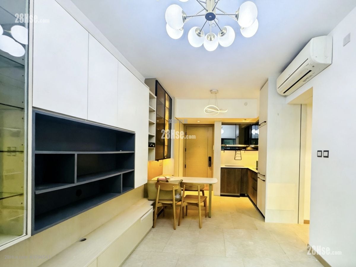 St Martin Sell 2 Bedrooms 471 ft²