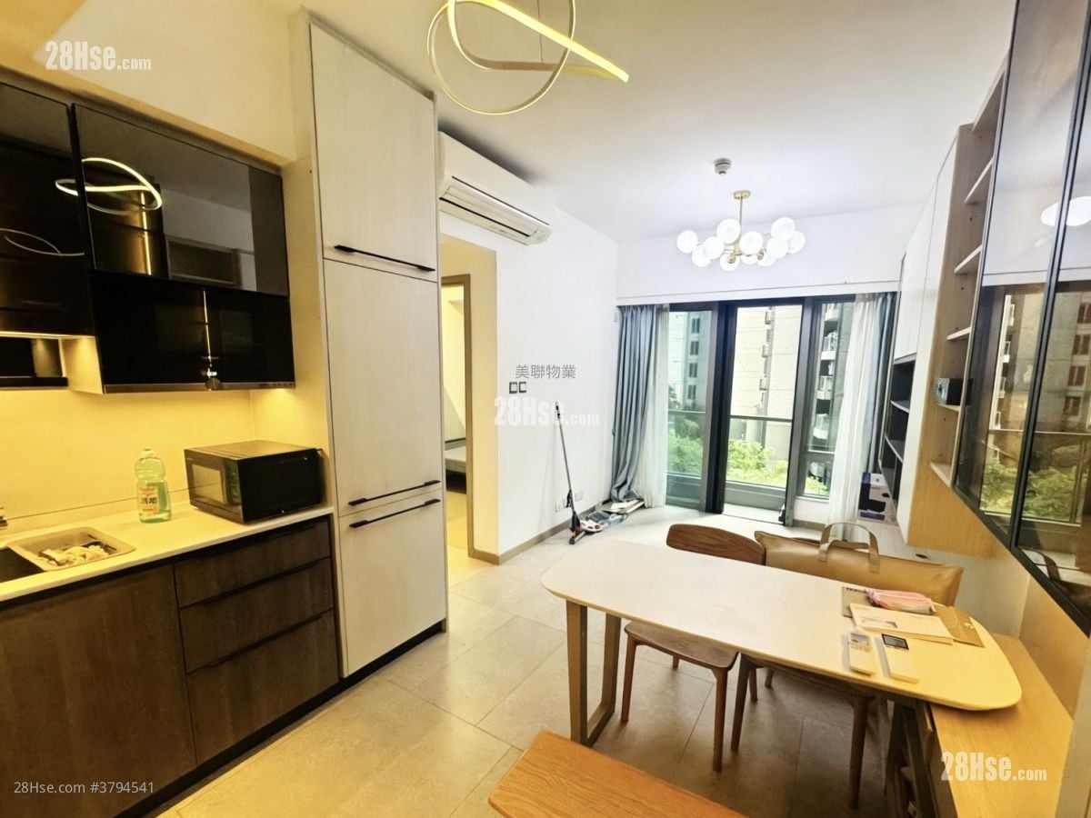 St Martin Sell 2 Bedrooms 471 ft²