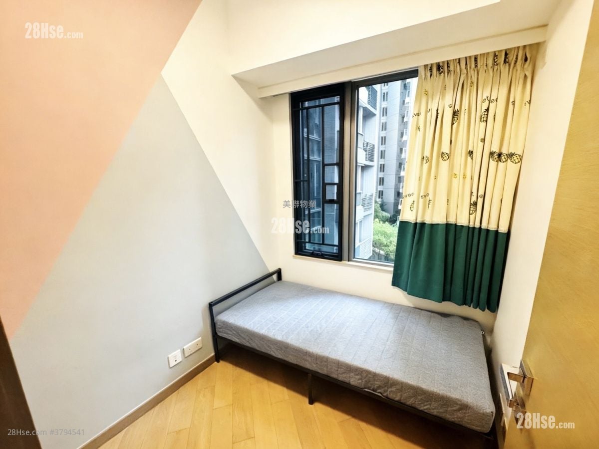 St Martin Sell 2 Bedrooms 471 ft²