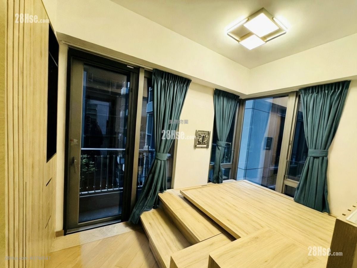 St Martin Sell 2 Bedrooms 471 ft²