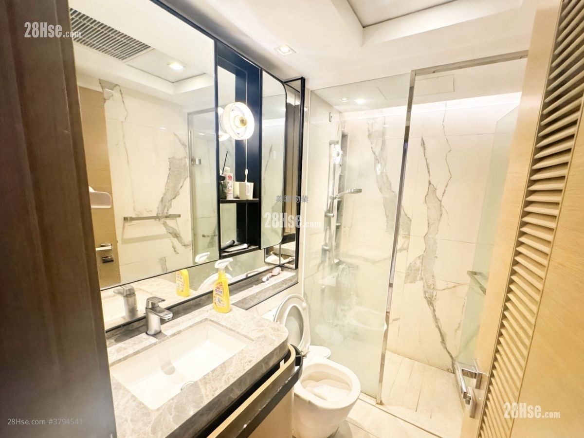 St Martin Sell 2 Bedrooms 471 ft²