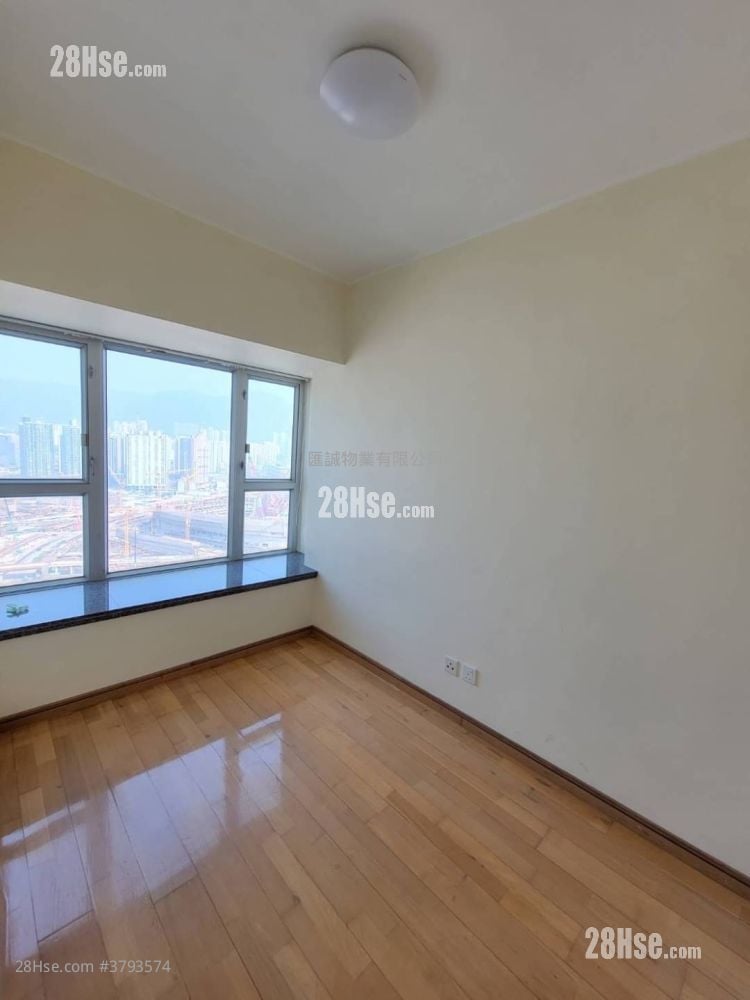 Grand Waterfront Sell 3 Bedrooms , 2 Bathrooms 360 ft²