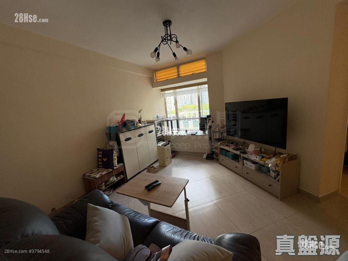 Kingswood Villas Sell 3 Bedrooms , 1 Bathroom 548 ft²