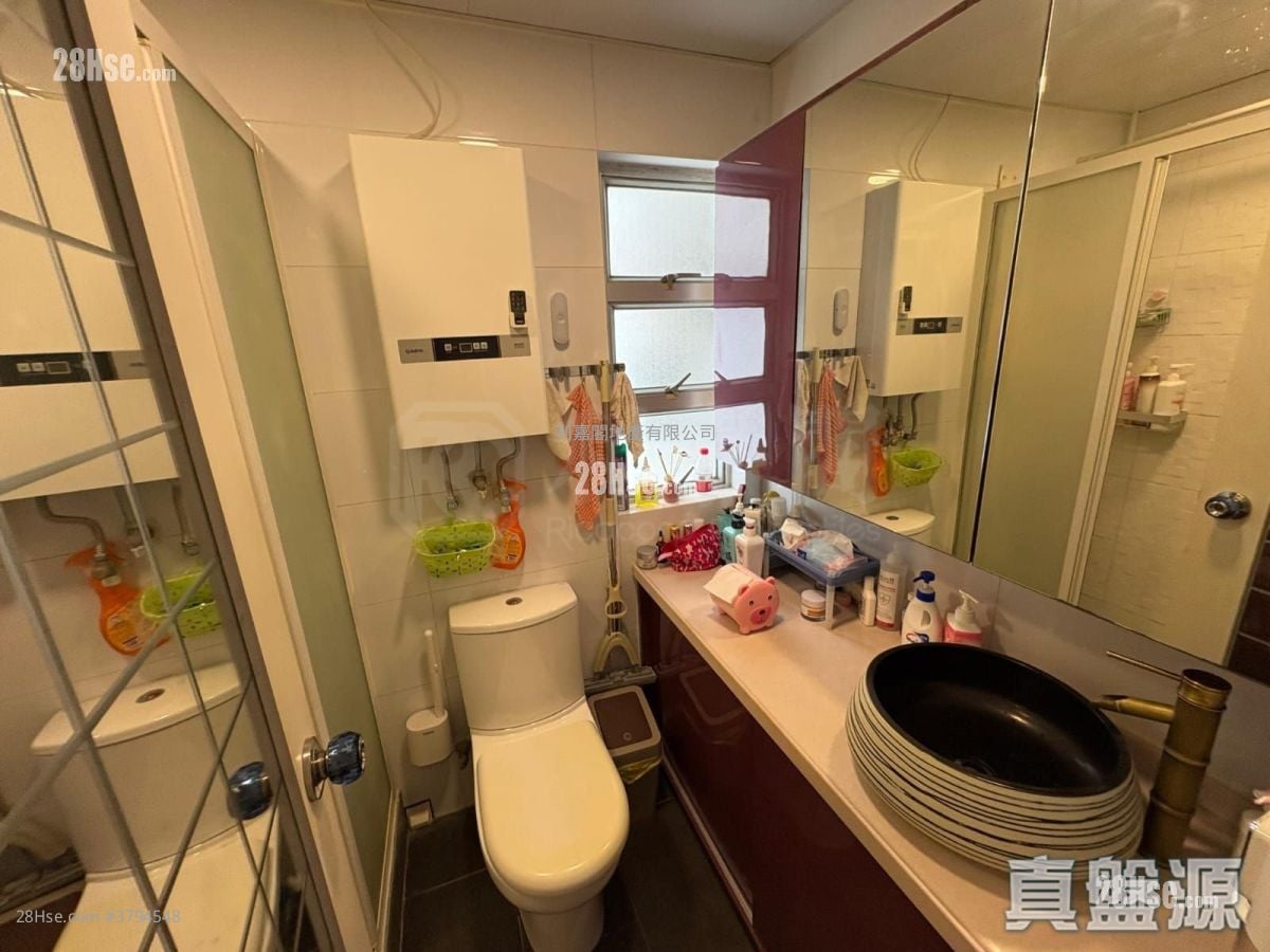 Kingswood Villas Sell 3 Bedrooms , 1 Bathroom 548 ft²