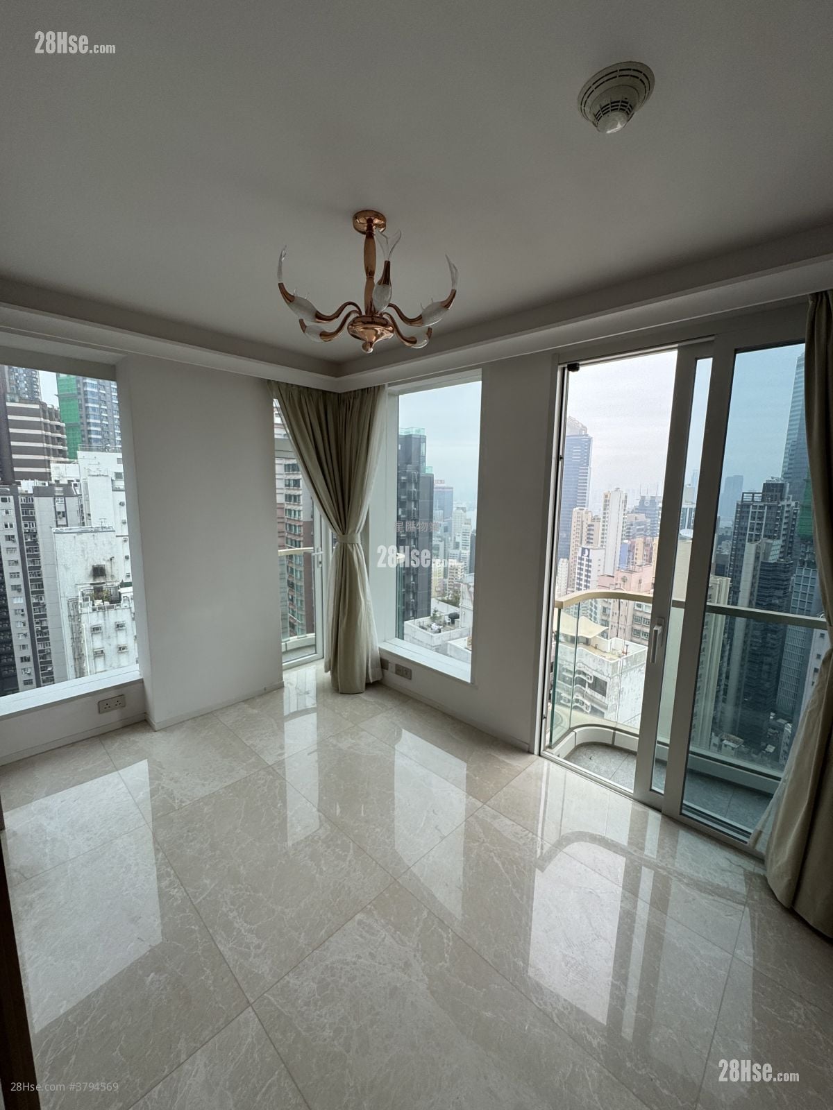 Upper Central Rental 2 Bedrooms , 1 Bathroom 388 ft²