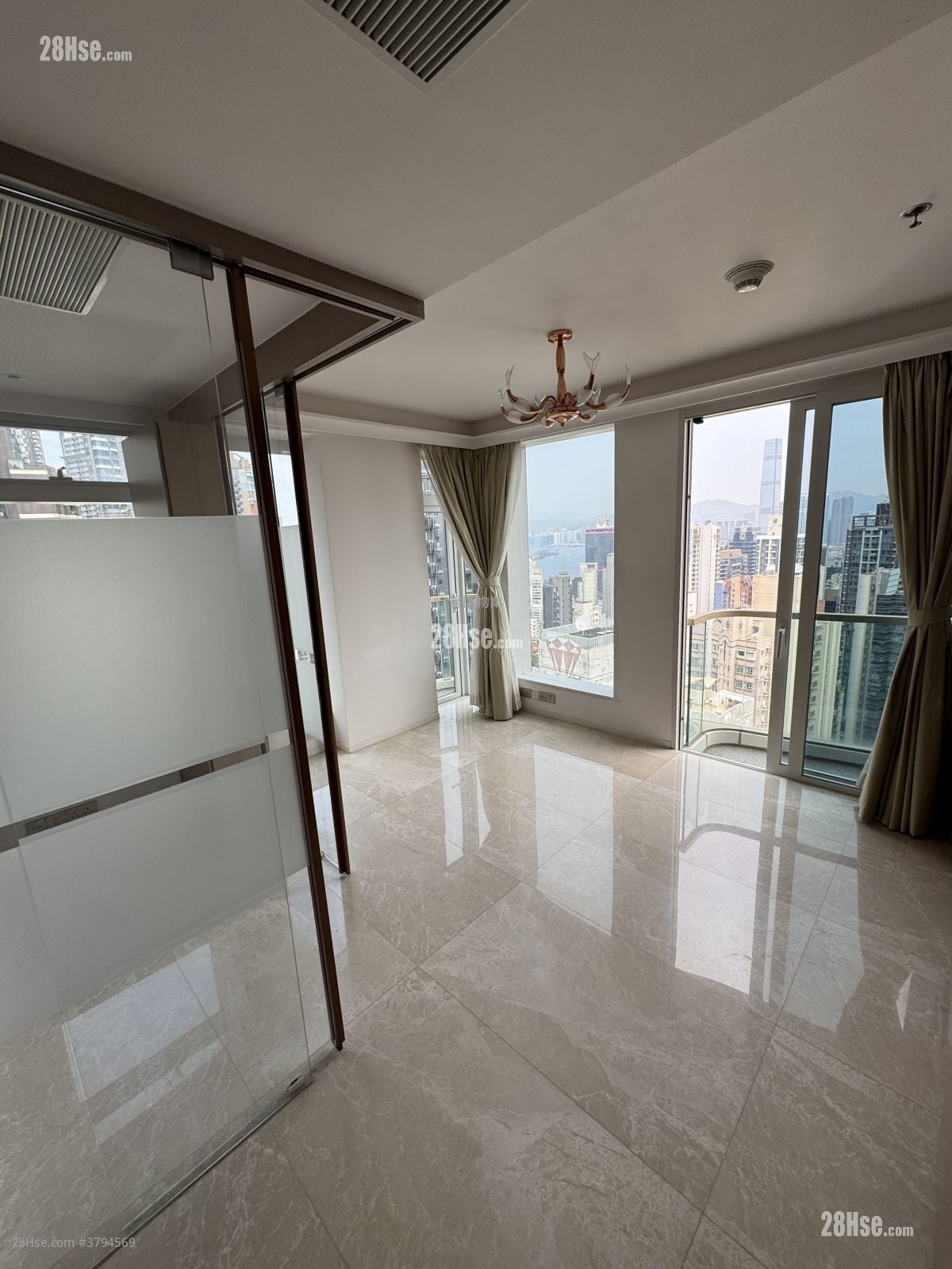 Upper Central Rental 2 Bedrooms , 1 Bathroom 388 ft²