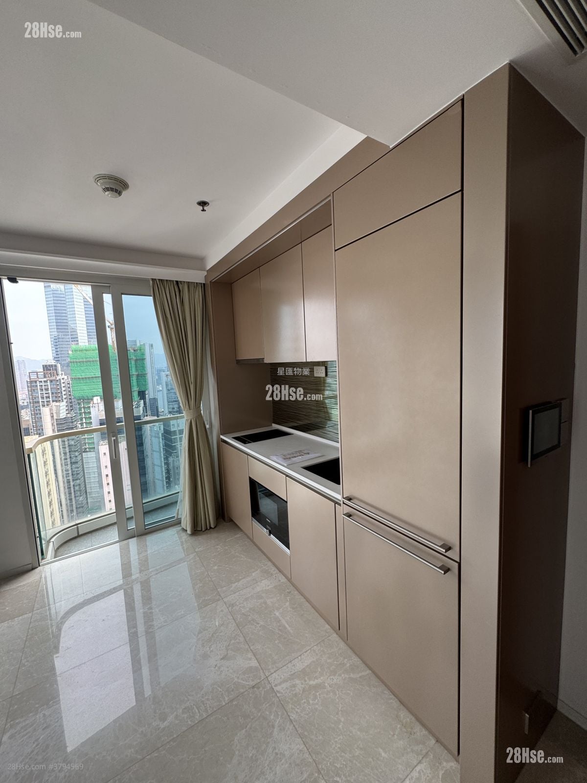 Upper Central Rental 2 Bedrooms , 1 Bathroom 388 ft²