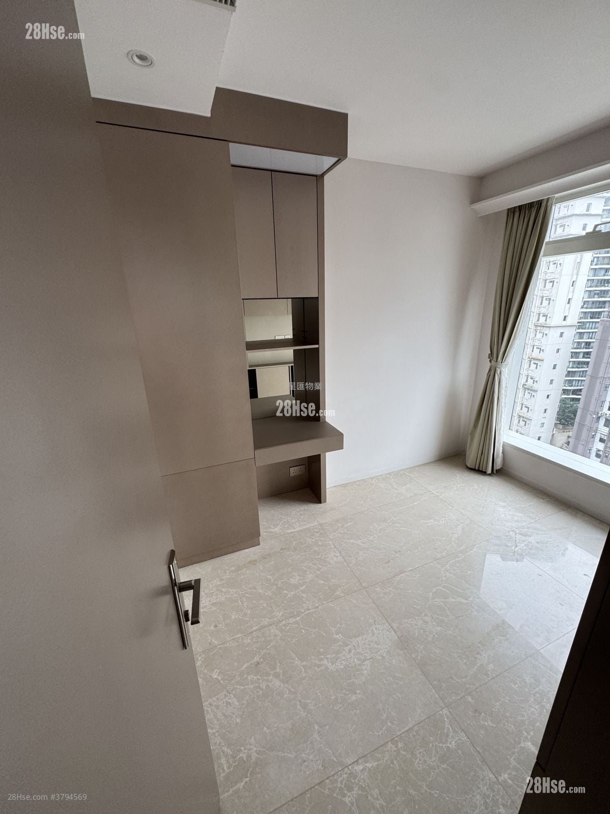 Upper Central Rental 2 Bedrooms , 1 Bathroom 388 ft²