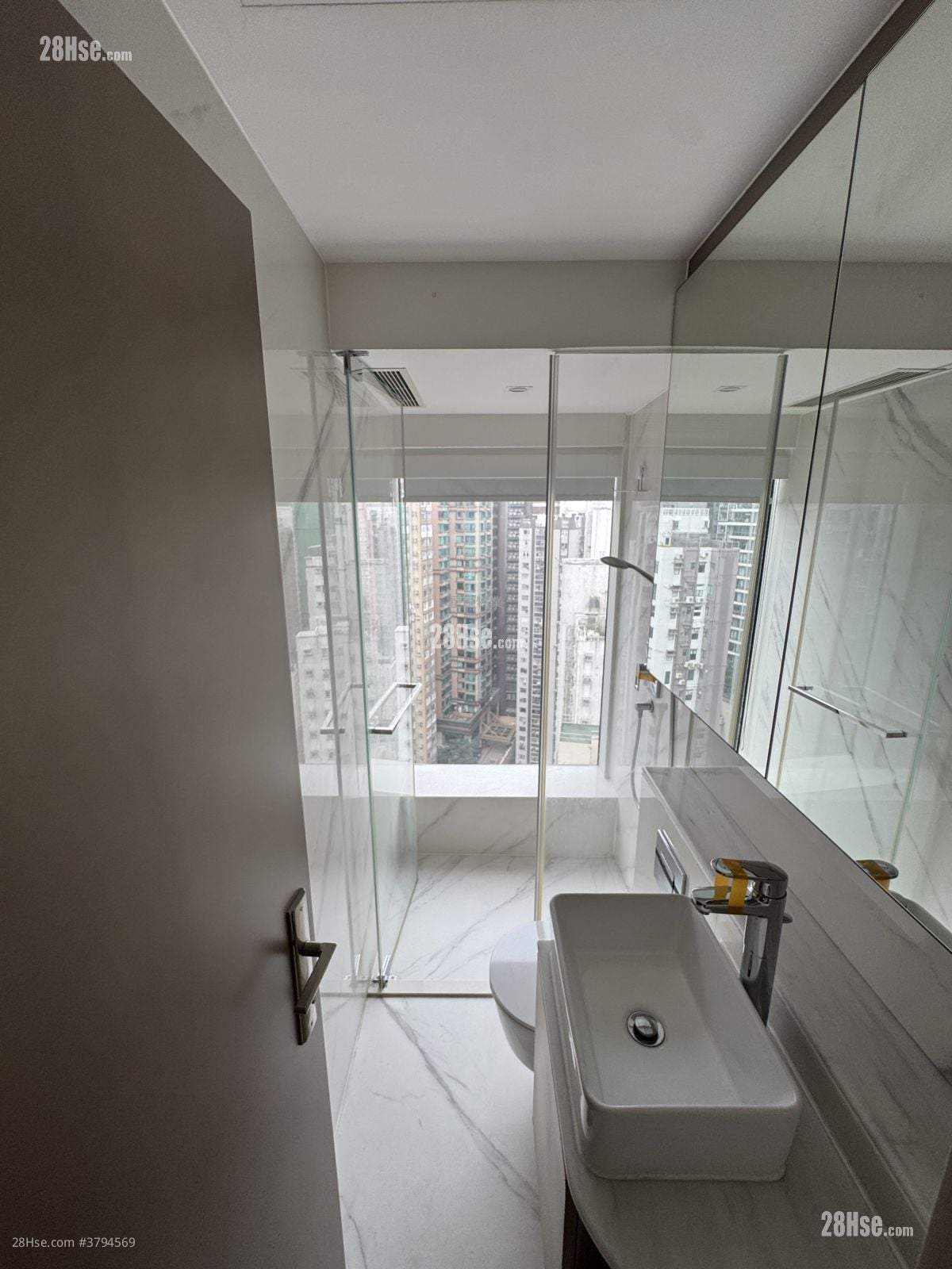 Upper Central Rental 2 Bedrooms , 1 Bathroom 388 ft²