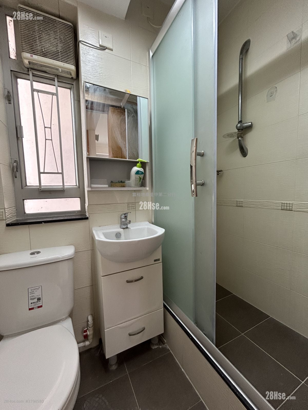 Tsuen Wan Centre Rental 2 Bedrooms 377 ft²