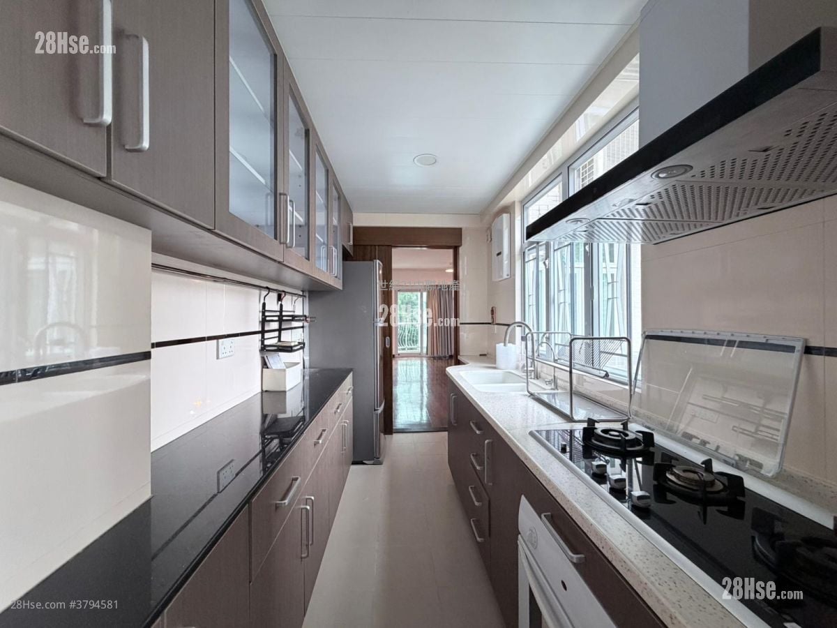 Sunrise Court Sell 3 Bedrooms , 2 Bathrooms