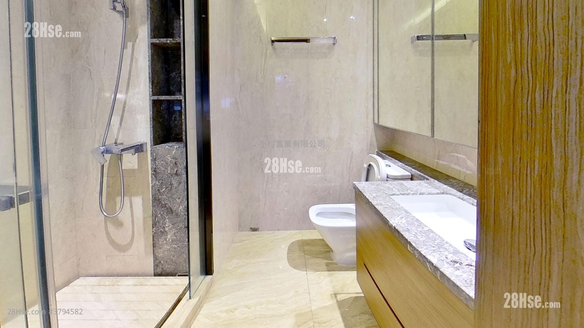 bathroom: Takan Lodge Rental 1 Bedroom , 1 Bathroom 283 ft²