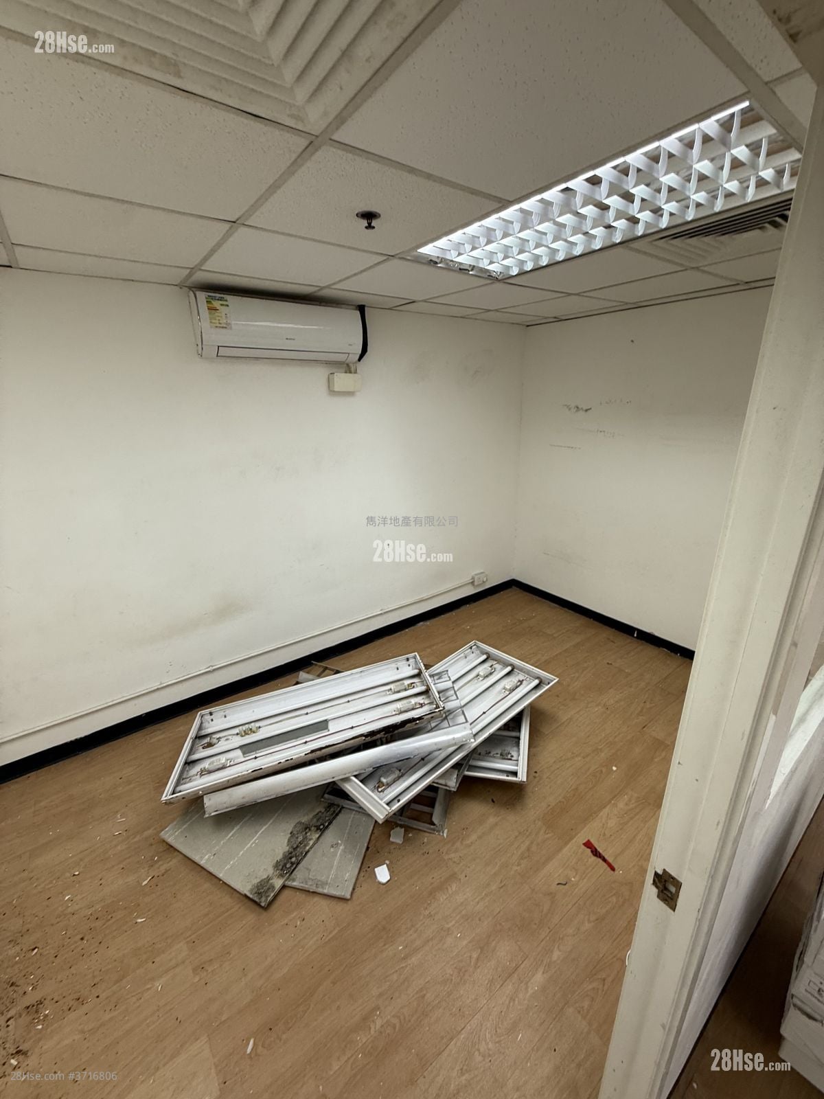 Heng Ngai Jewelry Centre Rental 1 Toilet