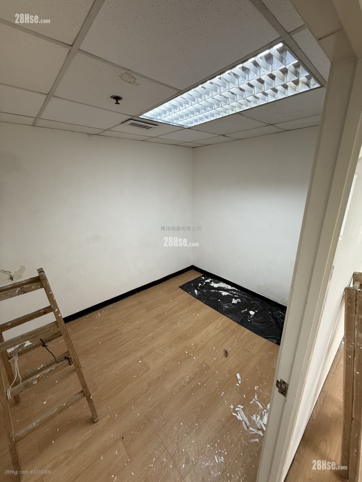 Heng Ngai Jewelry Centre Rental 1 Toilet