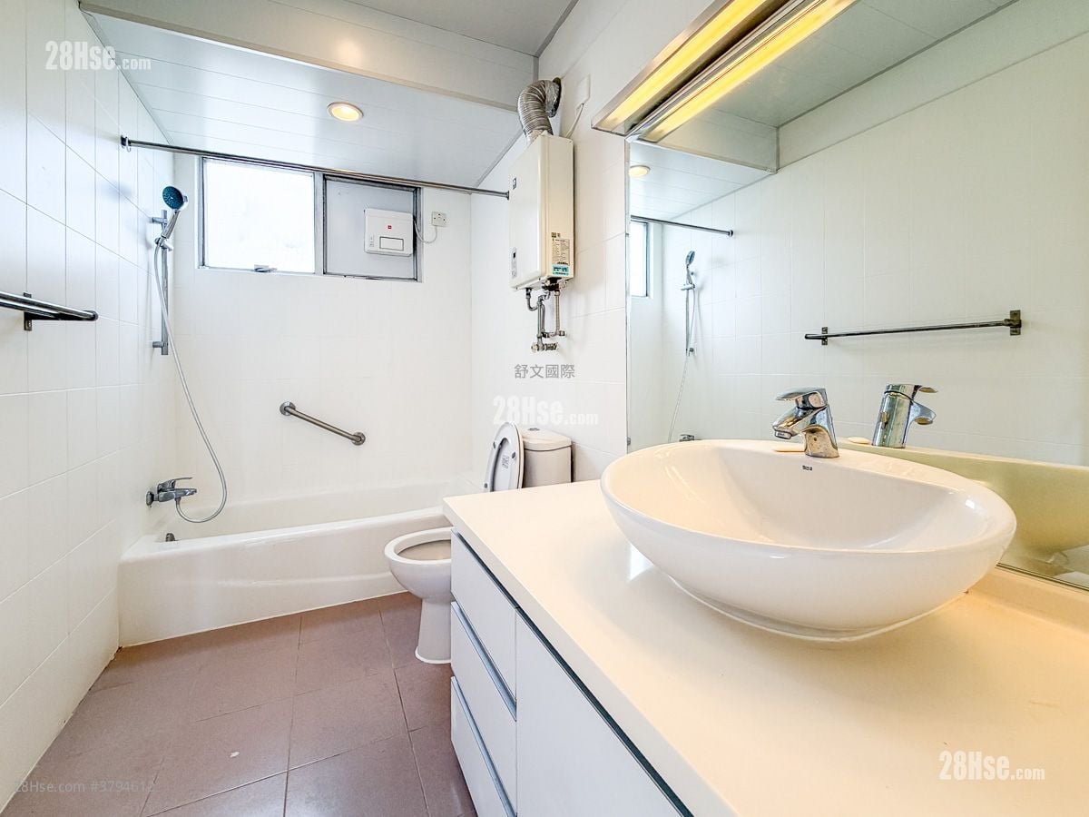 康威园 租盘 4 房 , 2 浴室 1,300 平方尺