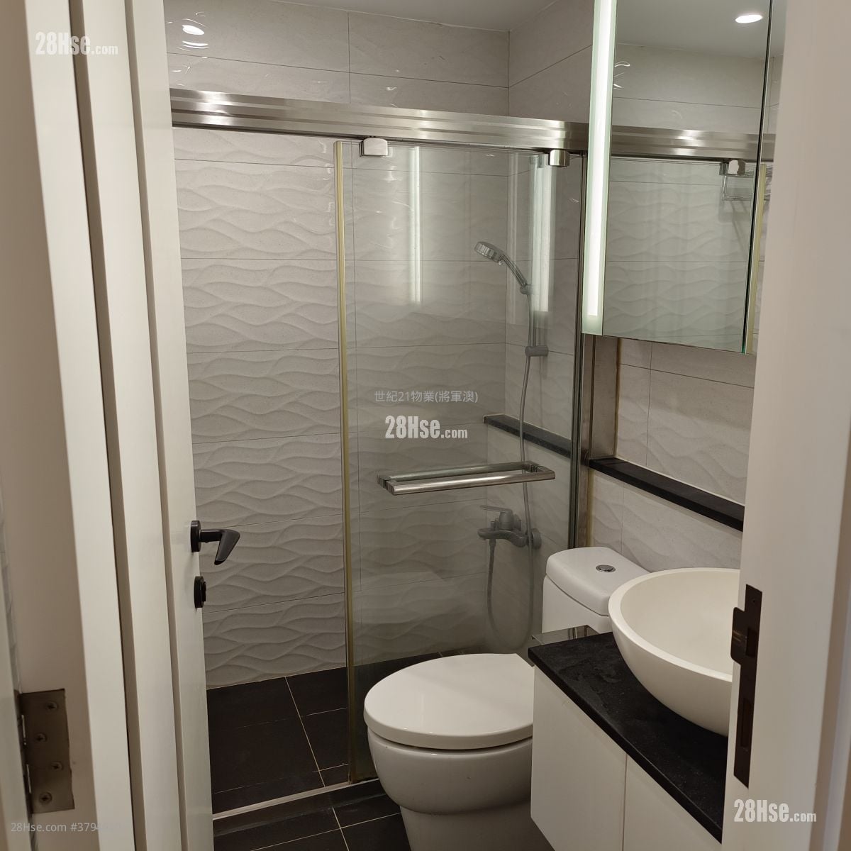 君傲湾 租盘 2 房 , 1 浴室 499 平方尺