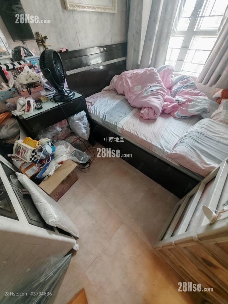 Tin Shing Court Sell 3 Bedrooms 594 ft²