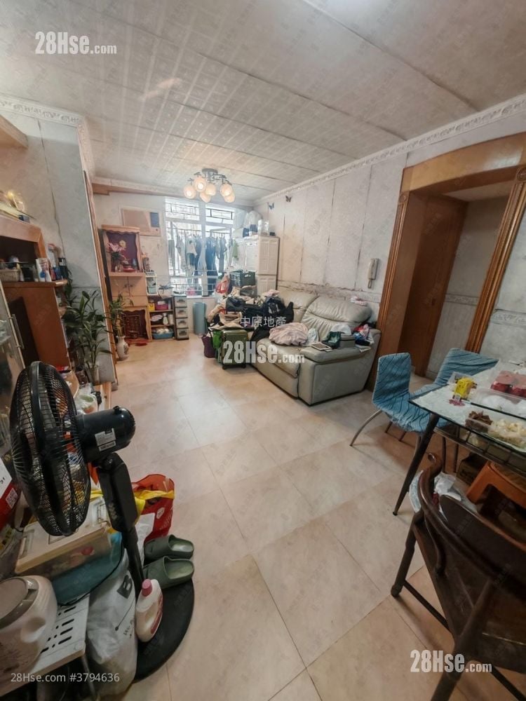 Tin Shing Court Sell 3 Bedrooms 594 ft²