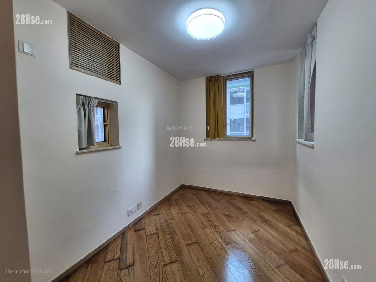 Harbour Place Rental 3 Bedrooms , 2 Bathrooms 589 ft²