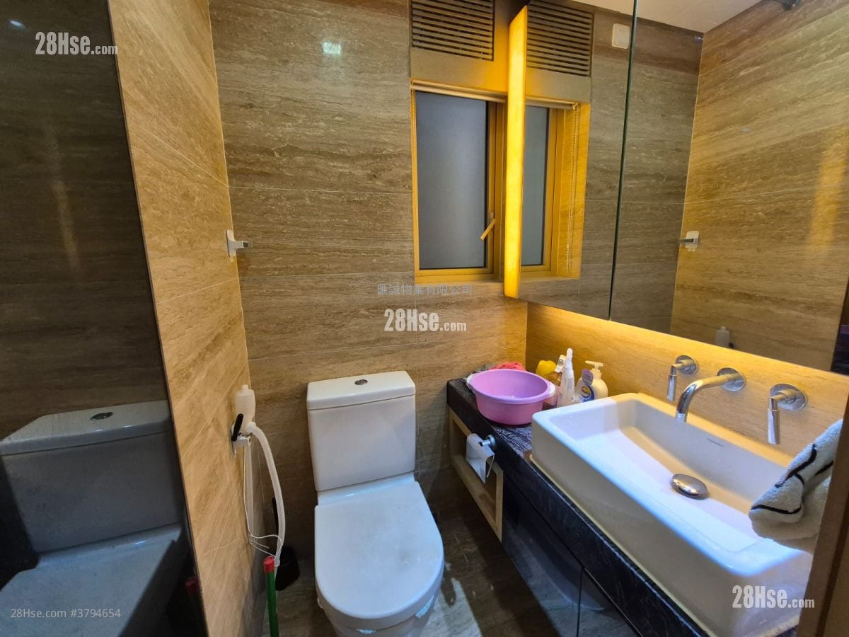 Harbour Place Rental 3 Bedrooms , 2 Bathrooms 589 ft²