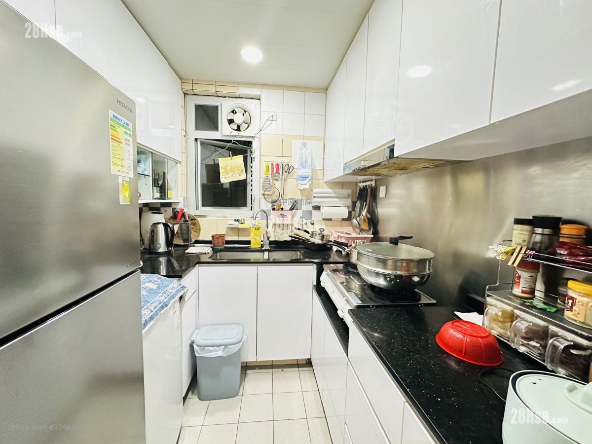 Choi Ming Court Sell 2 Bedrooms , 1 Bathroom 506 ft²