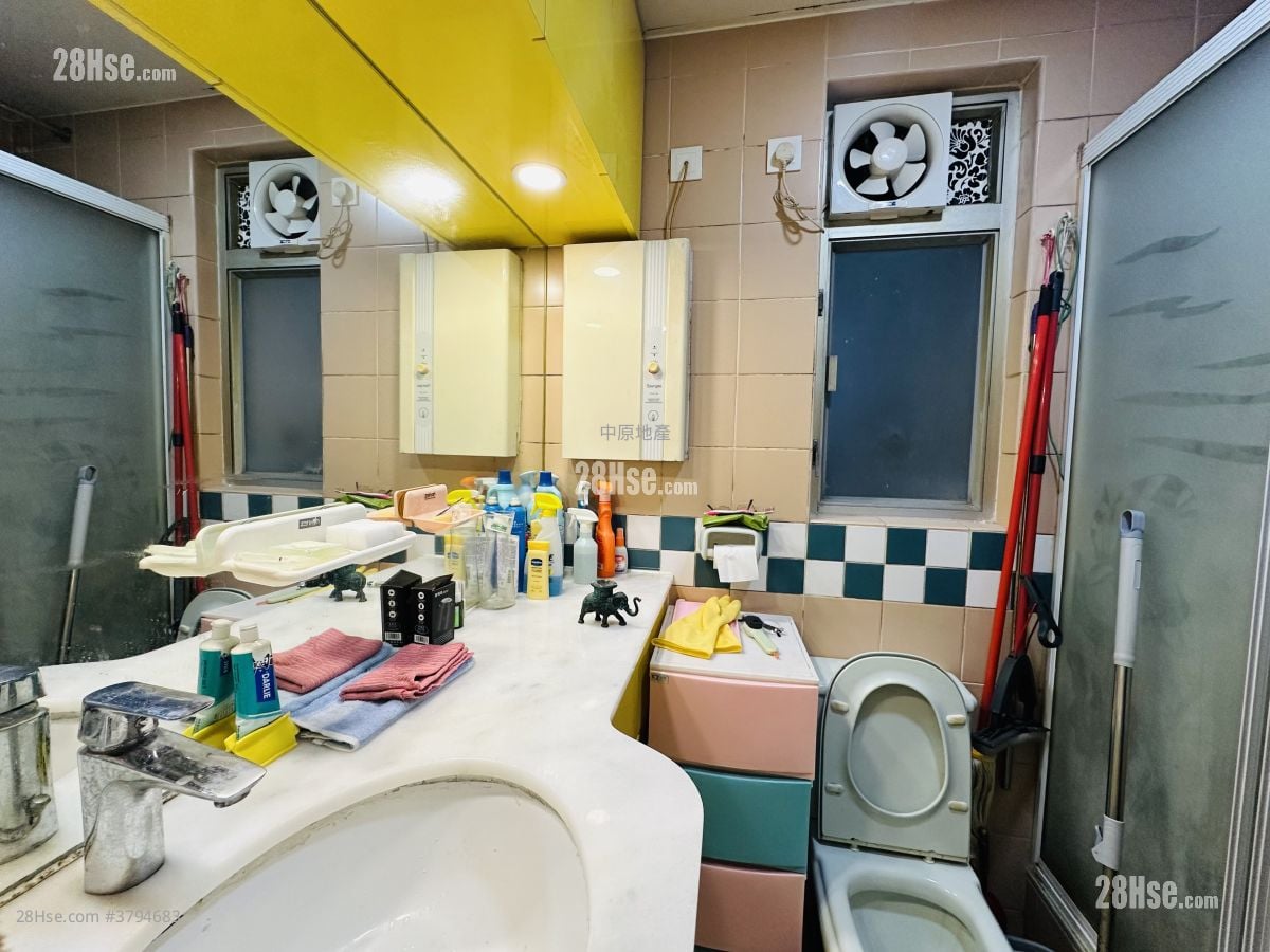 Choi Ming Court Sell 2 Bedrooms , 1 Bathroom 506 ft²