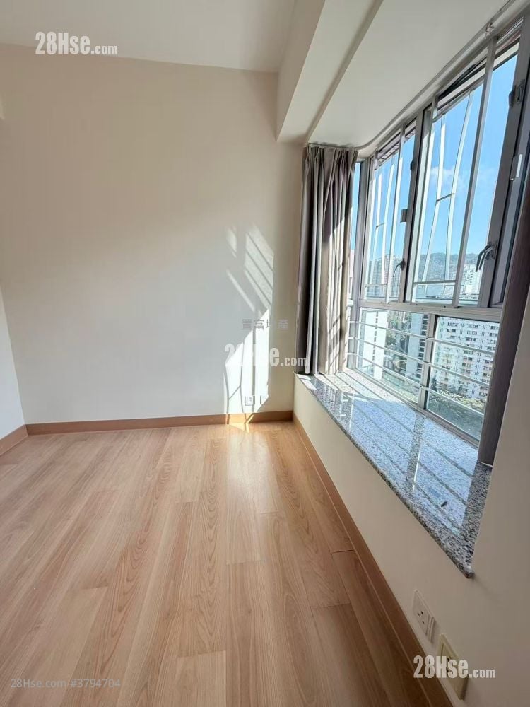 Greenknoll Court Rental 2 Bedrooms , 1 Bathroom 465 ft²