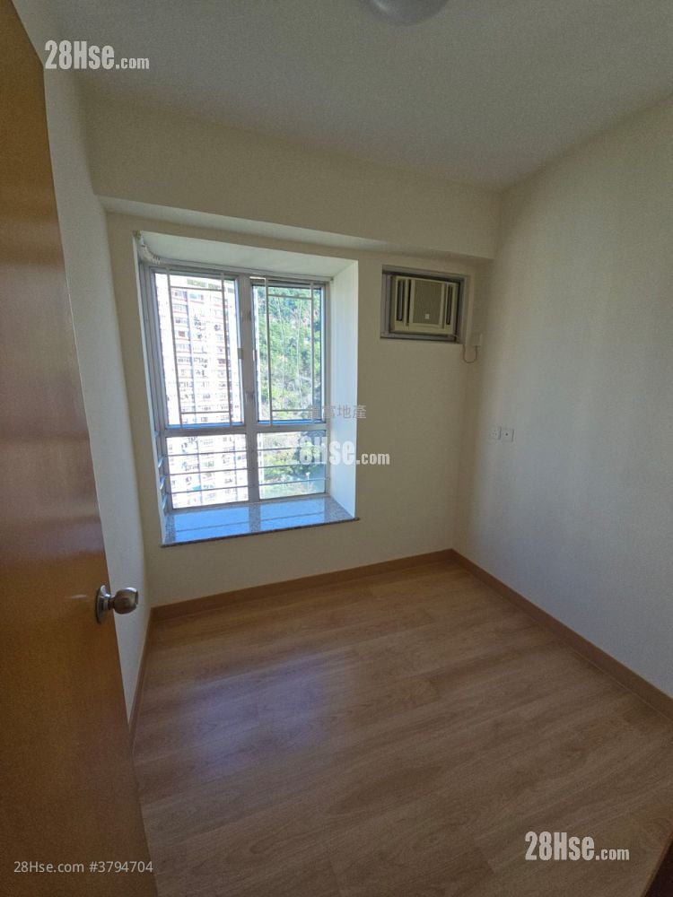 Greenknoll Court Rental 2 Bedrooms , 1 Bathroom 465 ft²