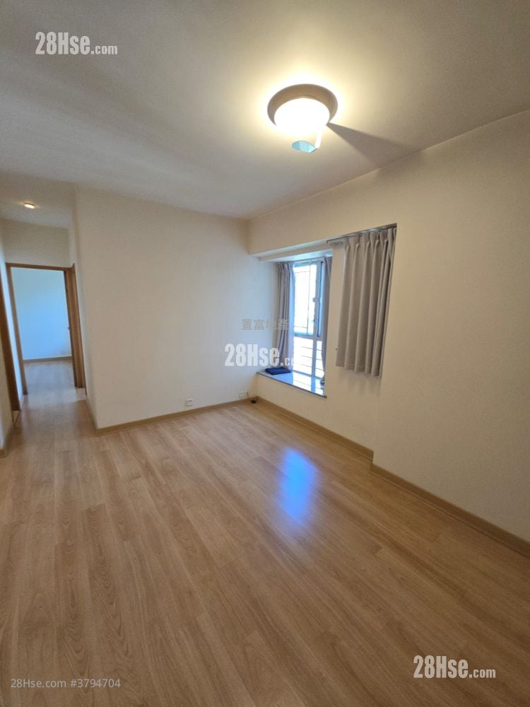 Greenknoll Court Rental 2 Bedrooms , 1 Bathroom 465 ft²